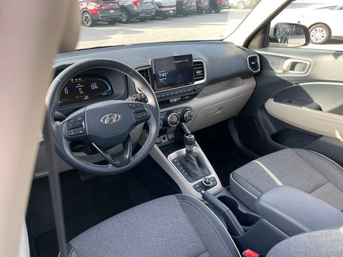 Used 2024 Hyundai Venue Limited FWD image 24
