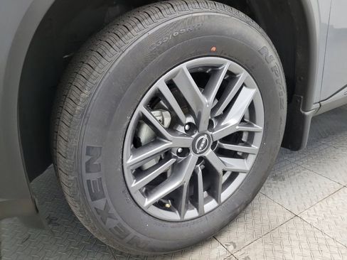 Used 2023 Nissan Rogue S image 31