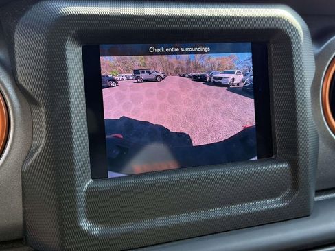 Used 2021 Jeep Gladiator Mojave w/ Cold Weather Group image 22