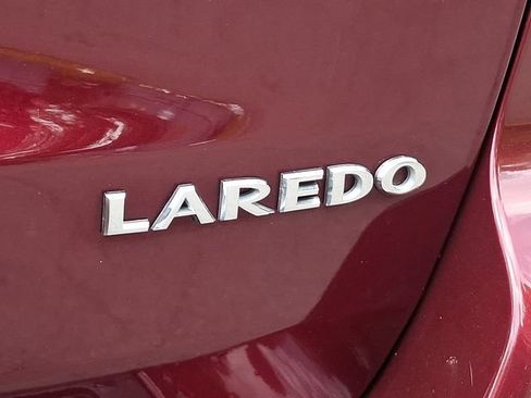 Used 2018 Jeep Grand Cherokee Laredo AWD/4WD image 28