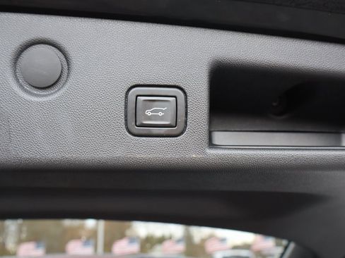 Used 2023 Chevrolet Equinox LT image 24