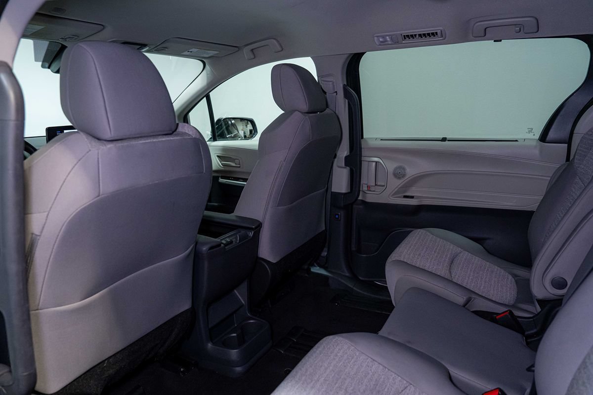 Used 2023 Toyota Sienna LE FWD image 12