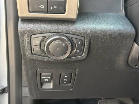 Used 2018 Ford F150 Platinum w/ Equipment Group 701A Luxury AWD/4WD image 5