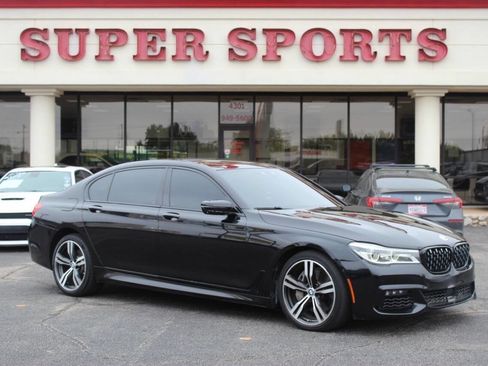 Used 2019 BMW 750i w/ M Sport Package image 1