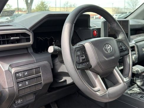 Used 2025 Toyota Tacoma TRD Off-Road image 15