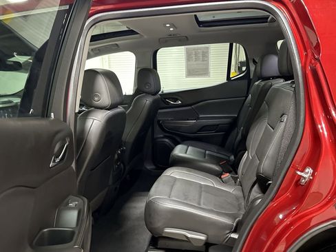 Used 2023 GMC Acadia SLT image 24