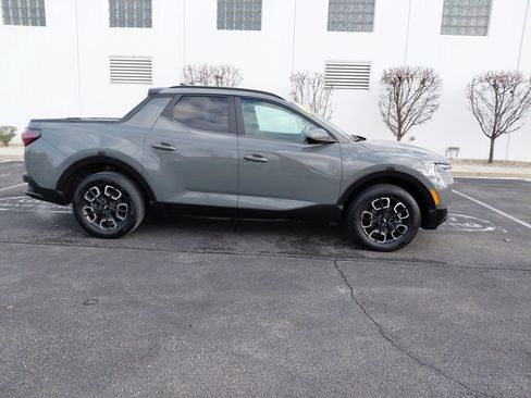 Used 2022 Hyundai Santa Cruz SEL Premium image 8