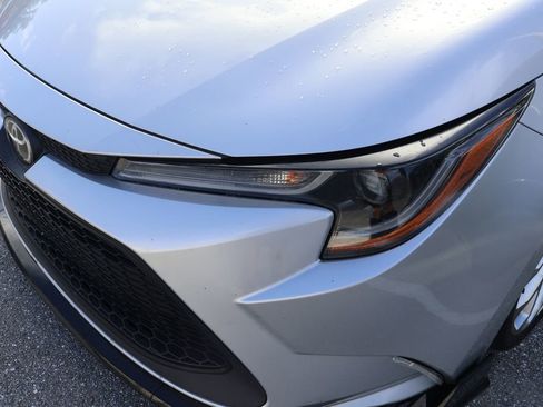 Used 2022 Toyota Corolla LE FWD image 3