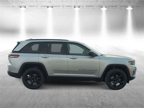 New 2025 Jeep Grand Cherokee Limited image 9
