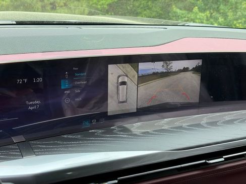 New 2026 Cadillac Escalade Luxury w/ Touring Package image 32