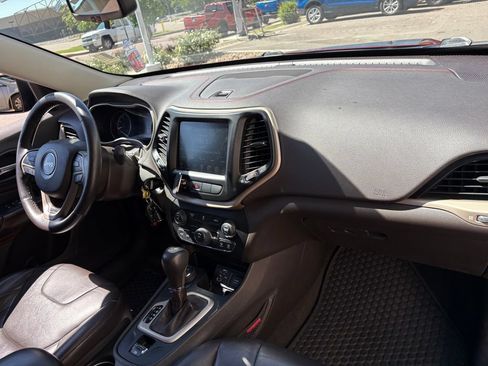 Used 2014 Jeep Cherokee Trailhawk w/ Leather Interior Group AWD/4WD image 29