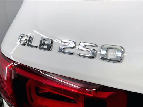 Used 2023 Mercedes-Benz GLB 250 4MATIC image 9