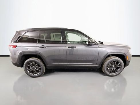 New 2025 Jeep Grand Cherokee Limited image 8
