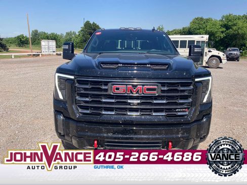 Used 2024 GMC Sierra 2500 AT4 w/ AT4 Premium Plus Package AWD/4WD image 10