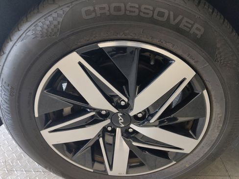 Used 2023 Kia Sorento S image 31