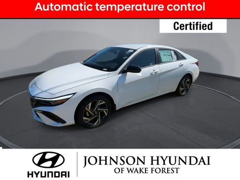 Certified 2025 Hyundai Elantra SEL image 4