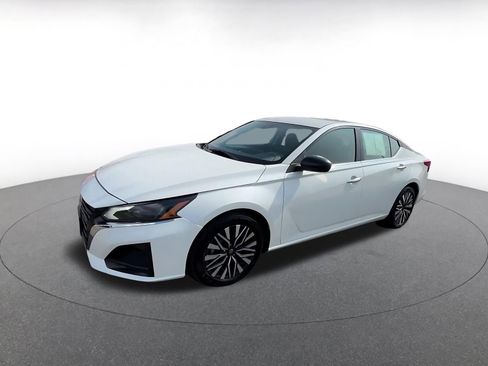 Used 2024 Nissan Altima 2.5 SV image 8