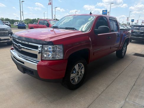 Used 2011 Chevrolet Silverado 1500 LS AWD/4WD image 2