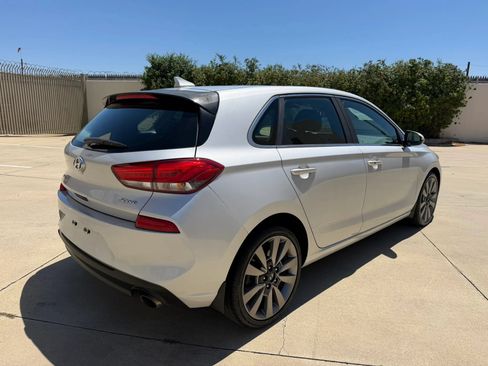 Used 2018 Hyundai Elantra GT Sport FWD image 5