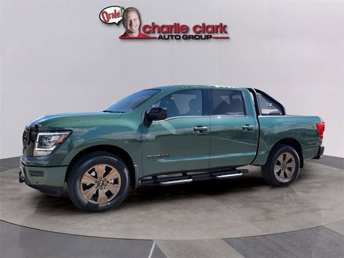 Used 2024 Nissan Titan SV w/ SV Bronze Edition Package image 2