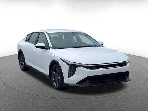 Used 2025 Kia K4 LXS image 3