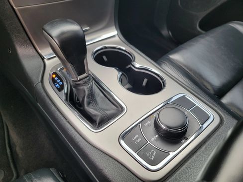 Used 2018 Jeep Grand Cherokee Limited AWD/4WD image 19