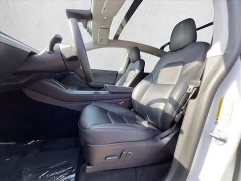 Used 2021 Tesla Model Y Long Range image 17