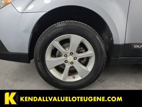 Used 2014 Subaru Outback 2.5i Premium AWD/4WD image 9
