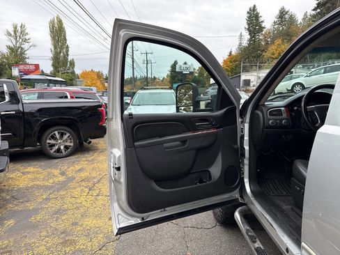 Used 2010 GMC Sierra 2500 SLT image 25