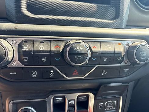 Used 2018 Jeep Wrangler Unlimited Sport S AWD/4WD image 23