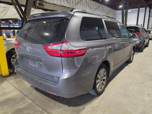 Used 2017 Toyota Sienna XLE Premium AWD/4WD image 2
