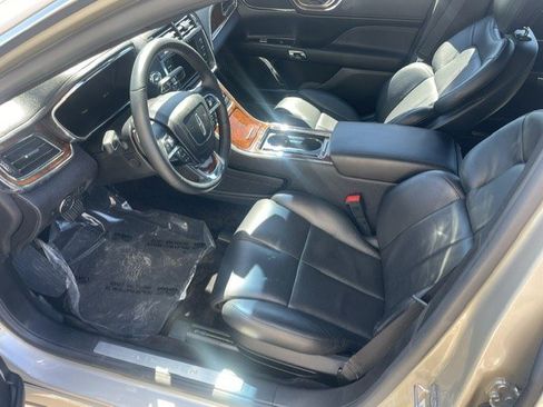 Used 2017 Lincoln Continental Select w/ Climate Package AWD/4WD image 5