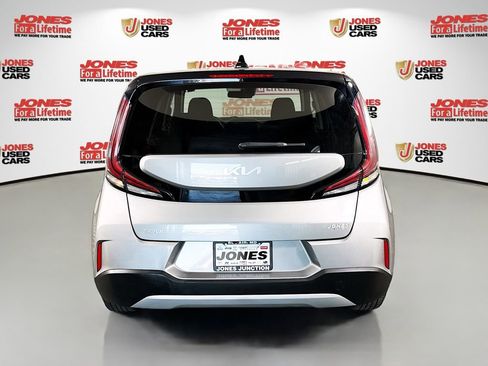Used 2023 Kia Soul LX w/ LX Technology Package FWD image 13