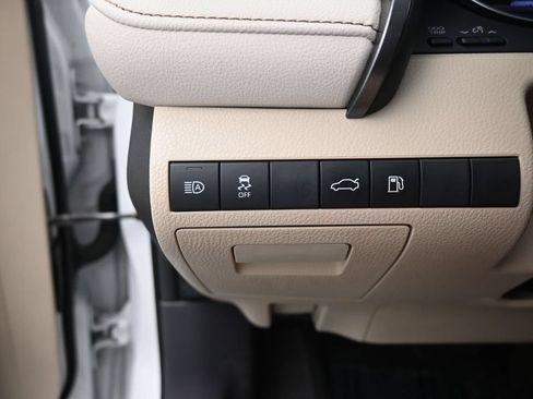 Used 2018 Toyota Camry XLE FWD image 32