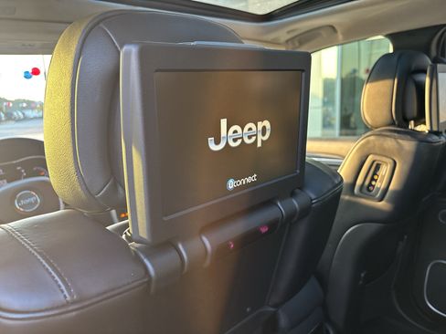 Used 2018 Jeep Grand Cherokee Summit AWD/4WD image 22