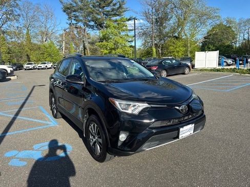 Used 2018 Toyota RAV4 XLE w/ Plus Extra Value Package AWD/4WD image 9