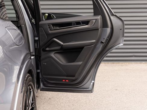 New 2026 Porsche Cayenne GTS AWD/4WD image 30