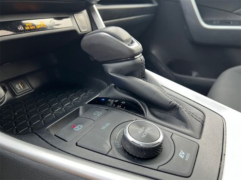 Used 2025 Toyota RAV4 SE image 19