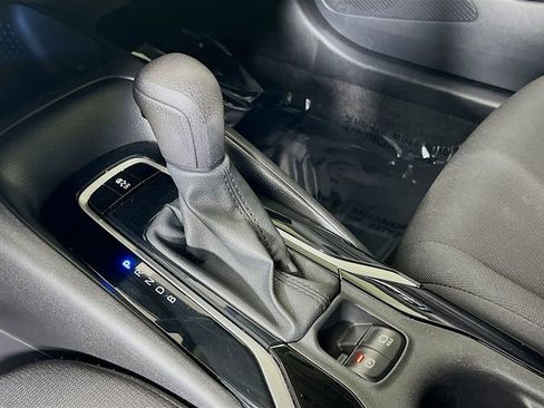 Used 2021 Toyota Corolla LE image 18