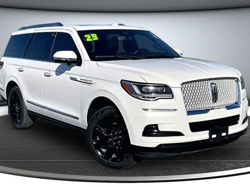 Used 2023 Lincoln Navigator Reserve image 3