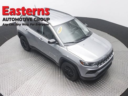 Used 2022 Jeep Compass Latitude AWD/4WD image 3