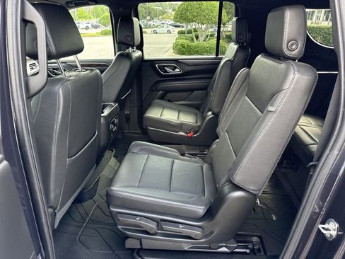 Used 2023 Chevrolet Suburban LT RWD image 14