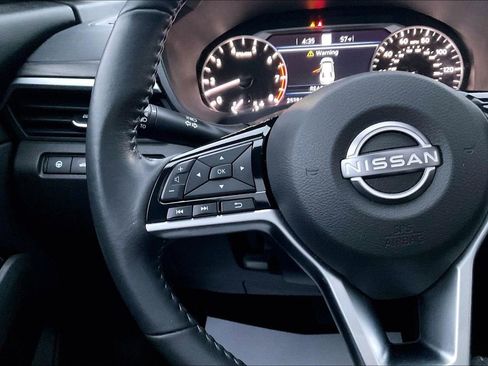 Used 2023 Nissan Altima 2.5 SV w/ SV Premium Package image 17