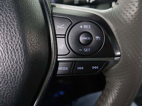 Used 2019 Toyota Avalon Limited image 46