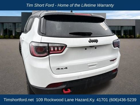 Used 2025 Jeep Compass Trailhawk AWD/4WD image 3
