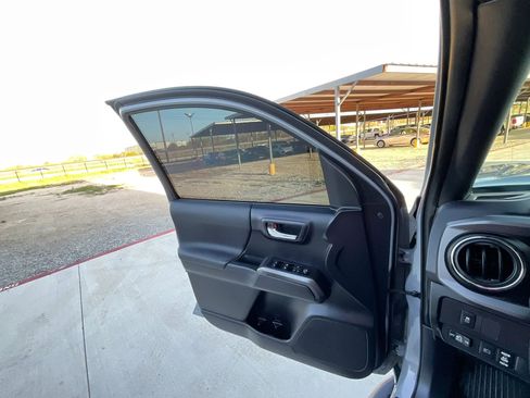 Used 2020 Toyota Tacoma TRD Sport w/ Technology Package image 31