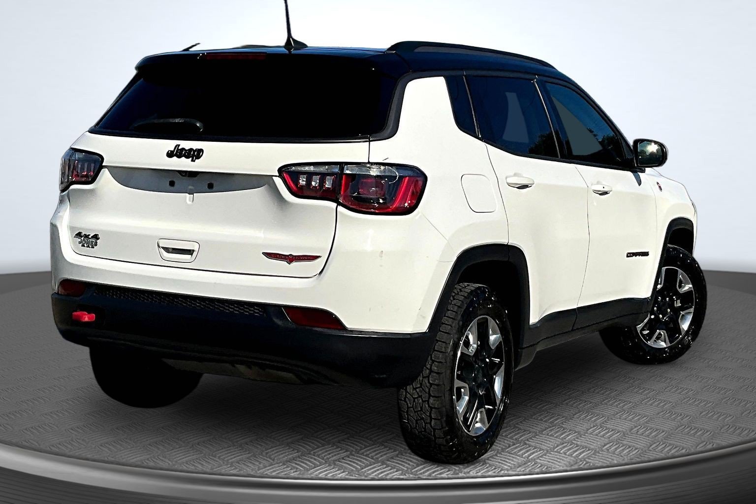 Used 2017 Jeep Compass Trailhawk w/ Cold Weather Group AWD/4WD image 5