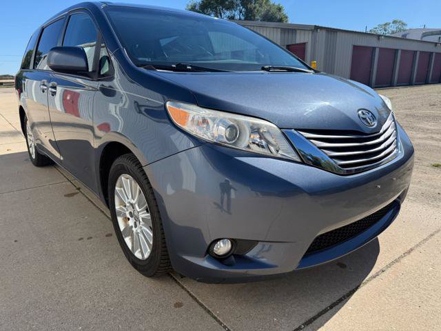 Used 2015 Toyota Sienna XLE AWD/4WD image 6