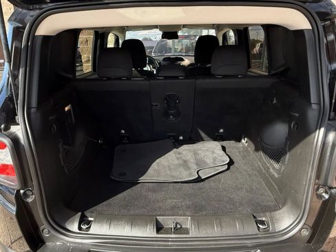 Used 2019 Jeep Renegade Latitude w/ UConnect 8.4 Nav Group image 32