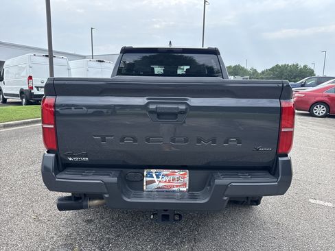 Used 2025 Toyota Tacoma SR5 AWD/4WD image 6